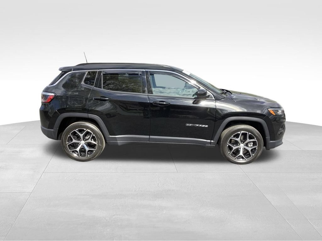 Certified 2024 Jeep Compass Limited AWD/4WD image 3