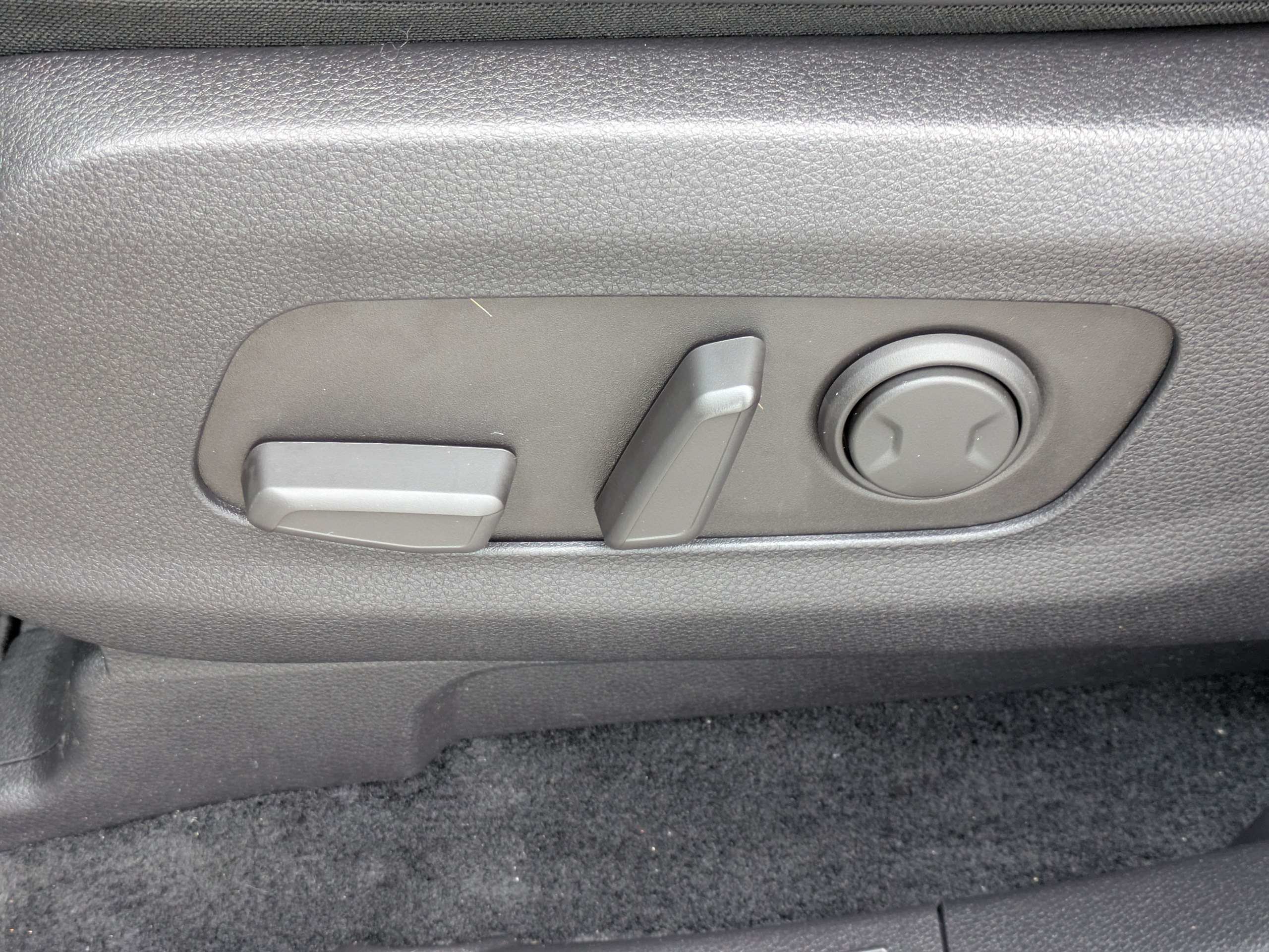 Certified 2024 Kia Carnival LX FWD image 20