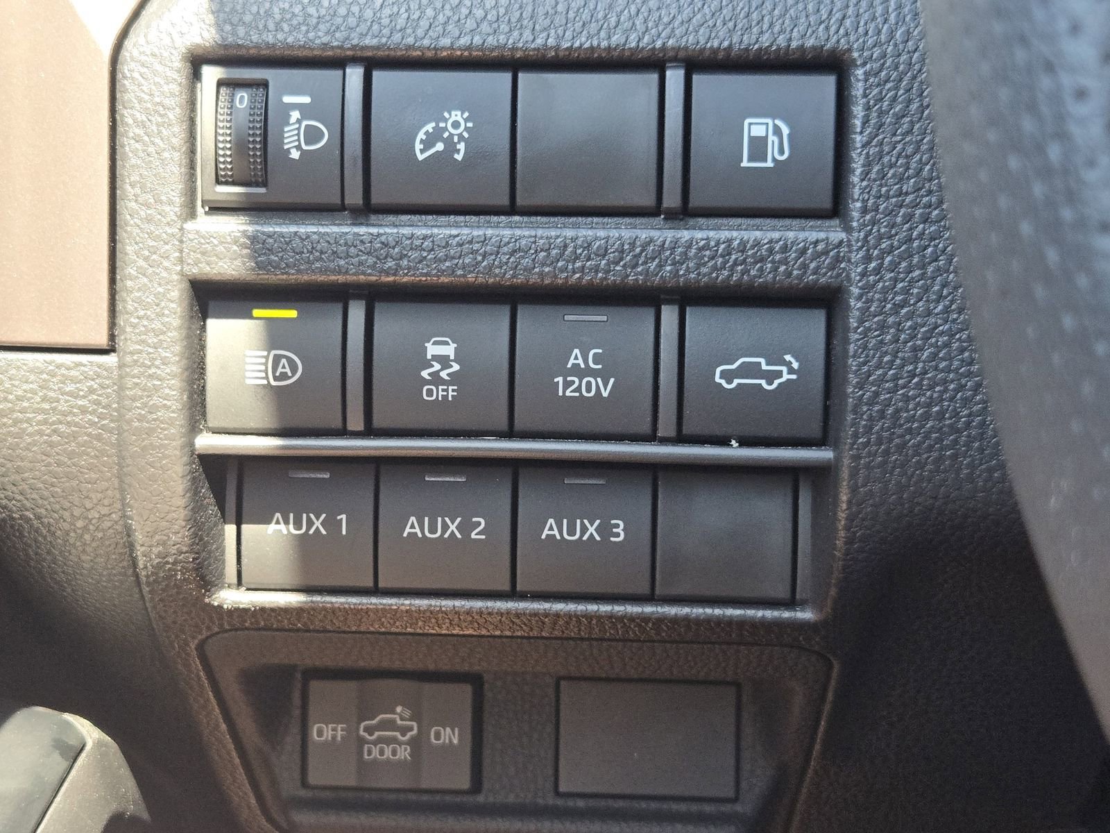 Used 2025 Toyota Tacoma TRD Off-Road w/ TRD Off Road Premium Package AWD/4WD image 26