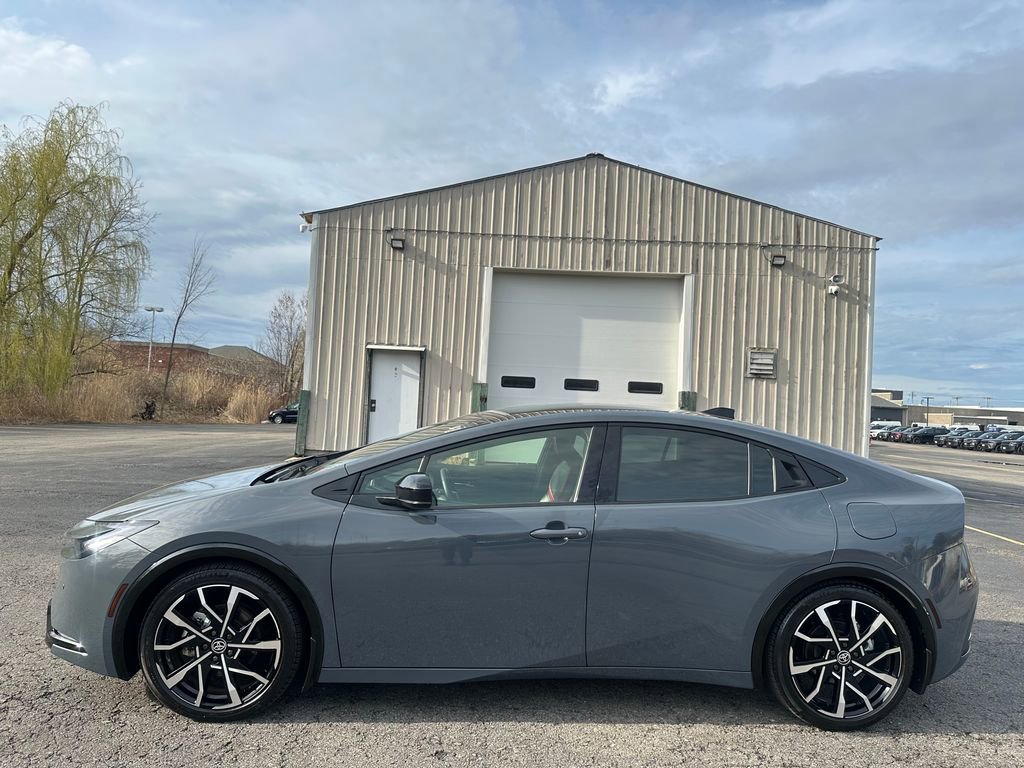 Used 2024 Toyota Prius Prime FWD image 11
