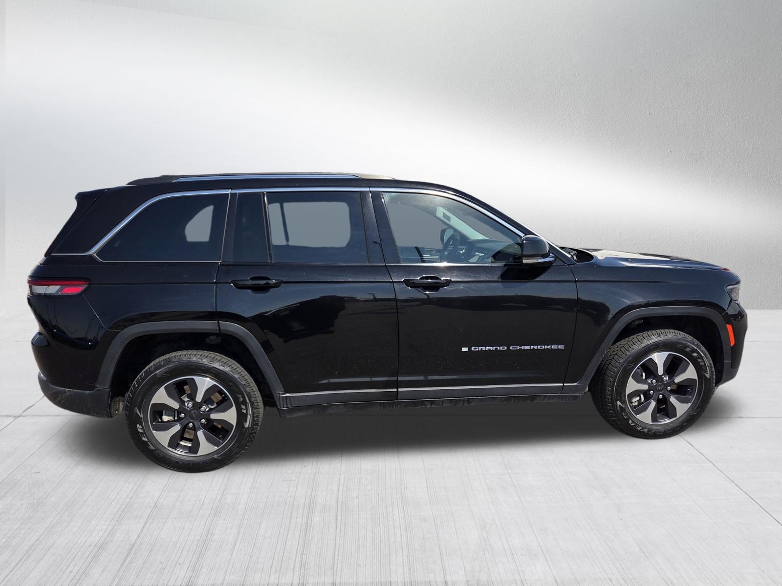 Used 2024 Jeep Grand Cherokee Limited 4xe AWD/4WD image 8