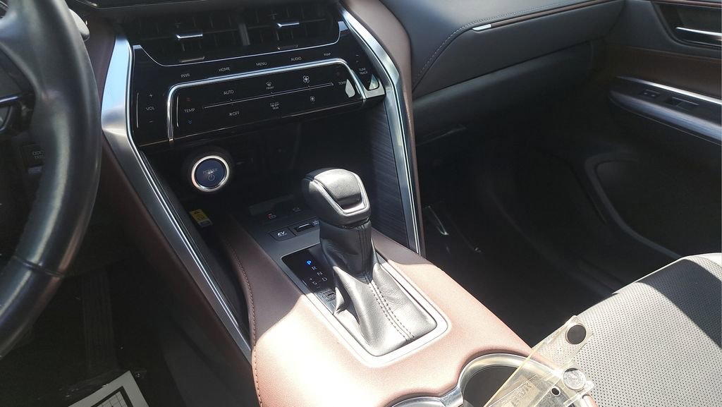 Certified 2021 Toyota Venza Limited image 18