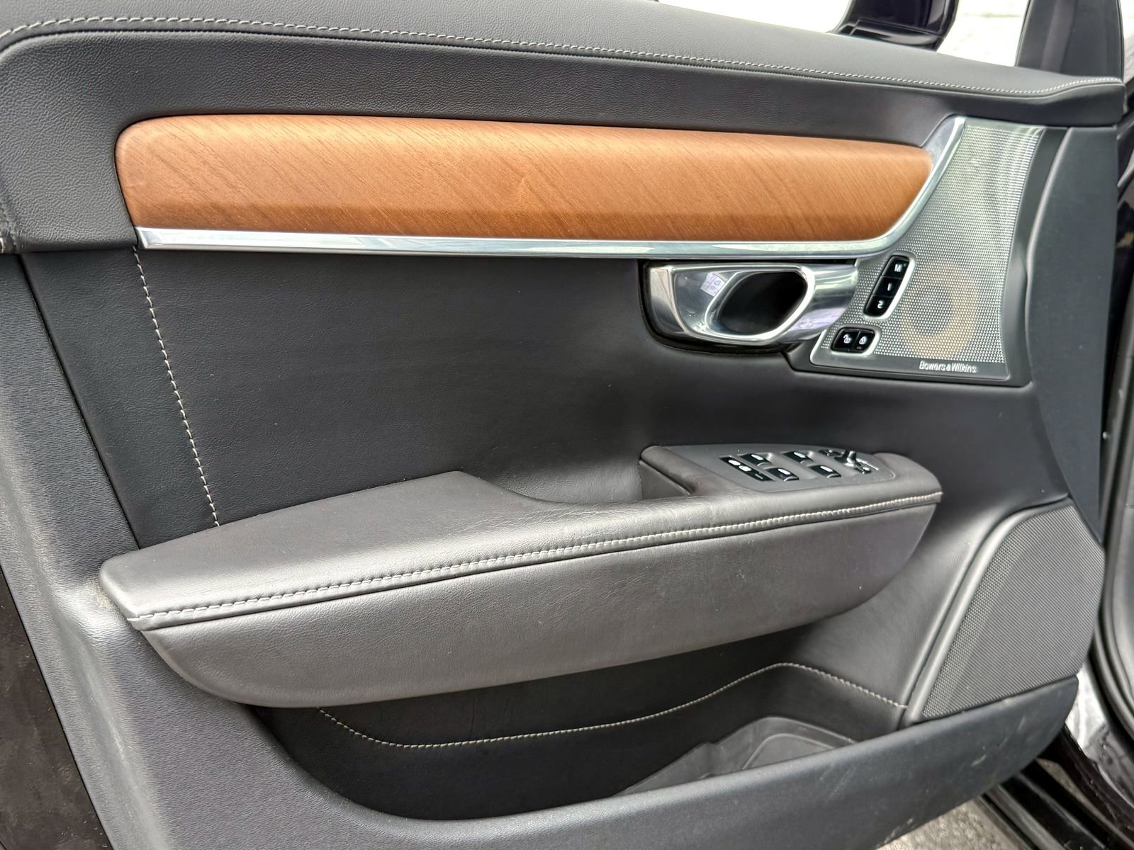 Used 2017 Volvo S90 T6 Inscription w/ Vision Package AWD/4WD image 18