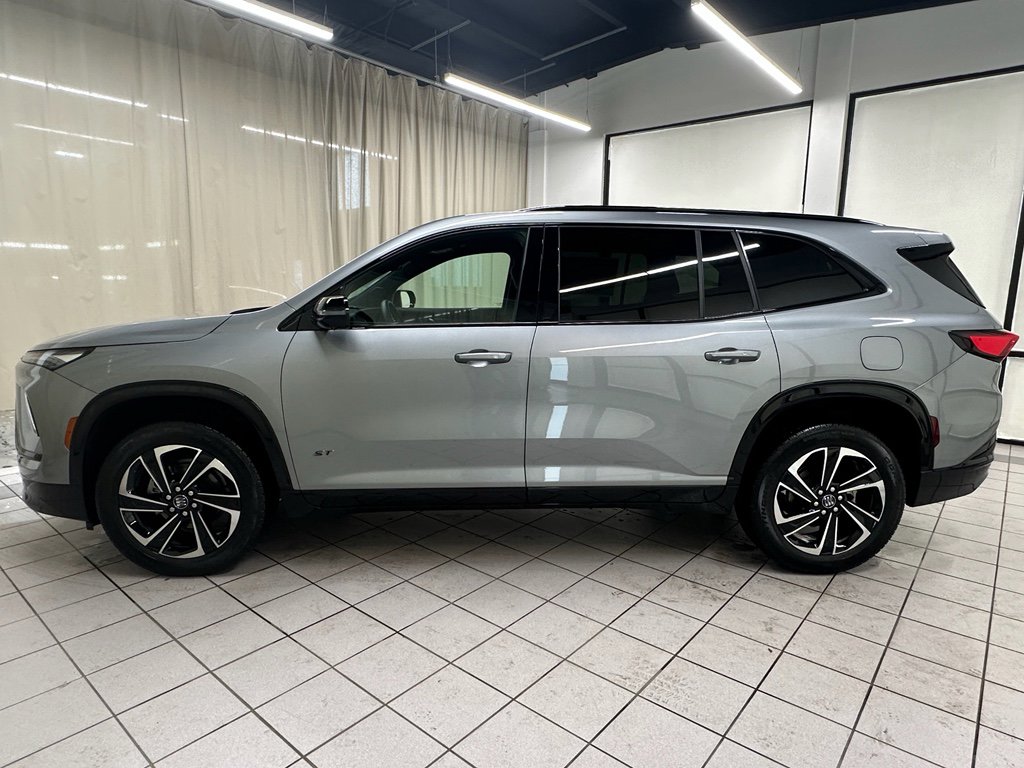 Certified 2025 Buick Enclave Sport Touring image 10