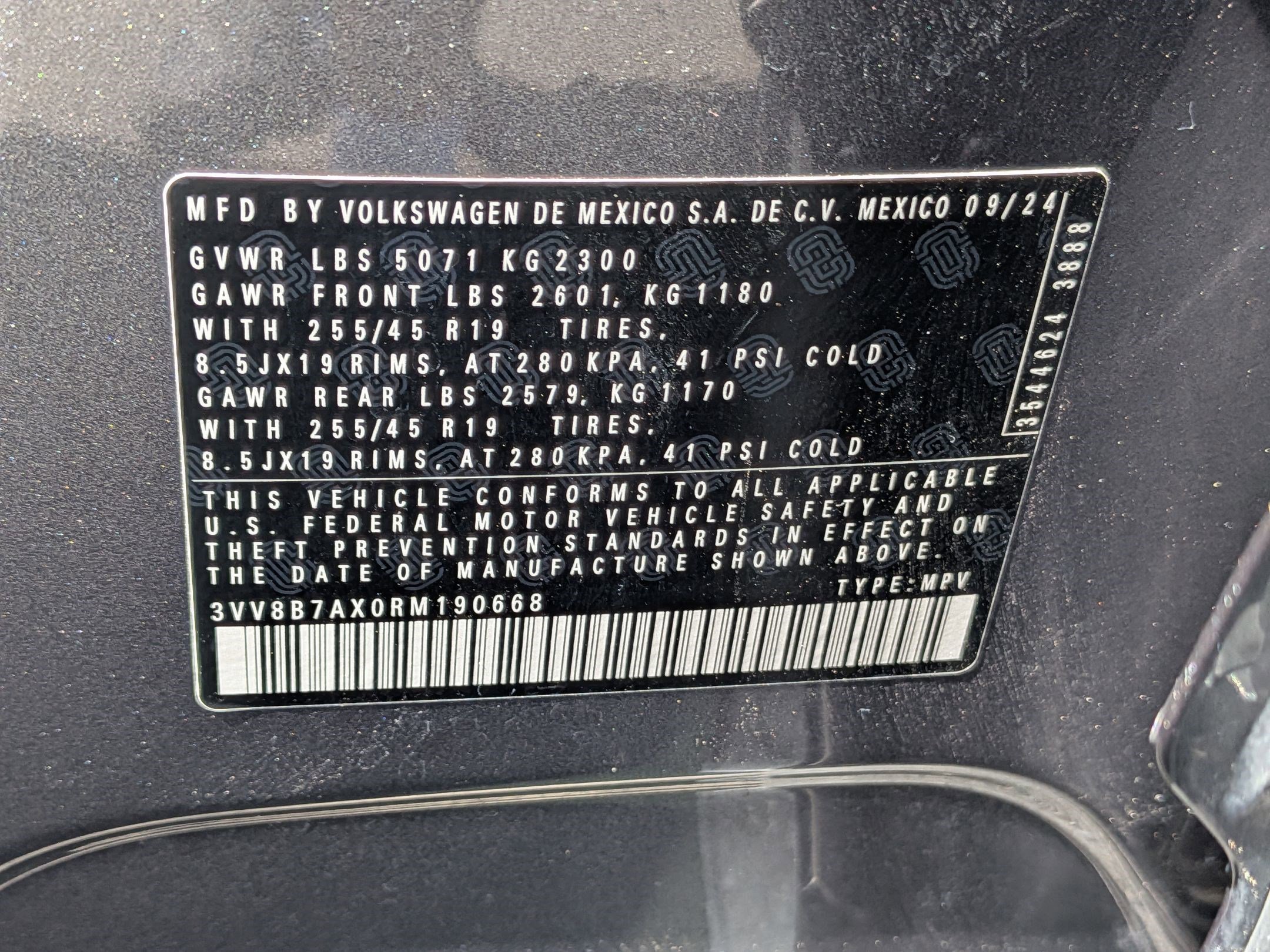 Certified 2024 Volkswagen Tiguan SE R-Line AWD/4WD image 34
