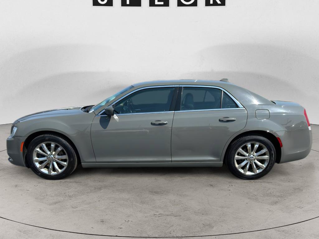 Used 2017 Chrysler 300 Limited AWD/4WD image 2