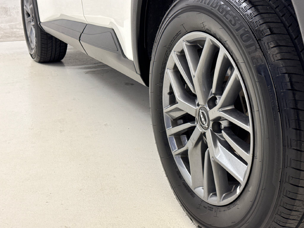 Used 2023 Nissan Rogue S AWD/4WD image 10
