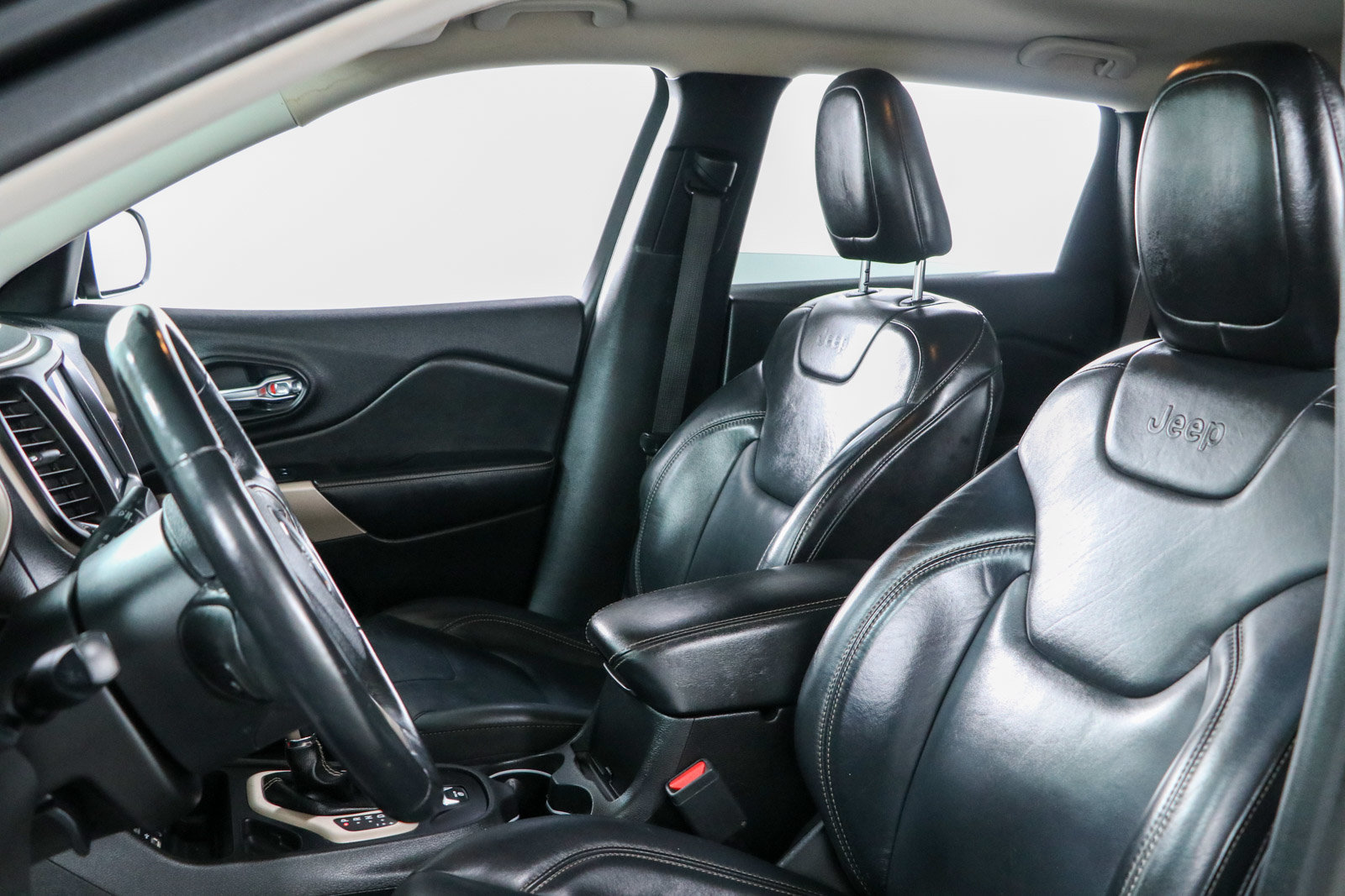 Used 2018 Jeep Cherokee Limited FWD image 23