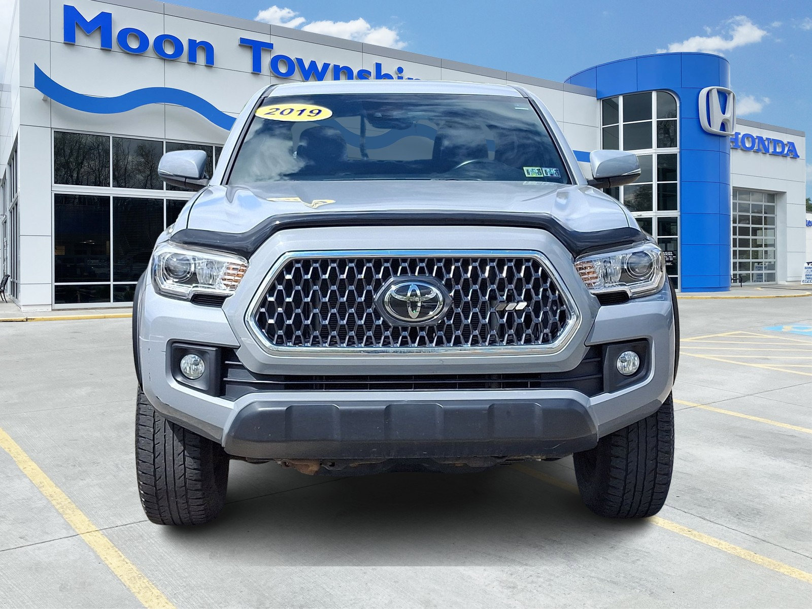 Used 2019 Toyota Tacoma TRD Off-Road w/ TRD Premium Off Road Package image 2
