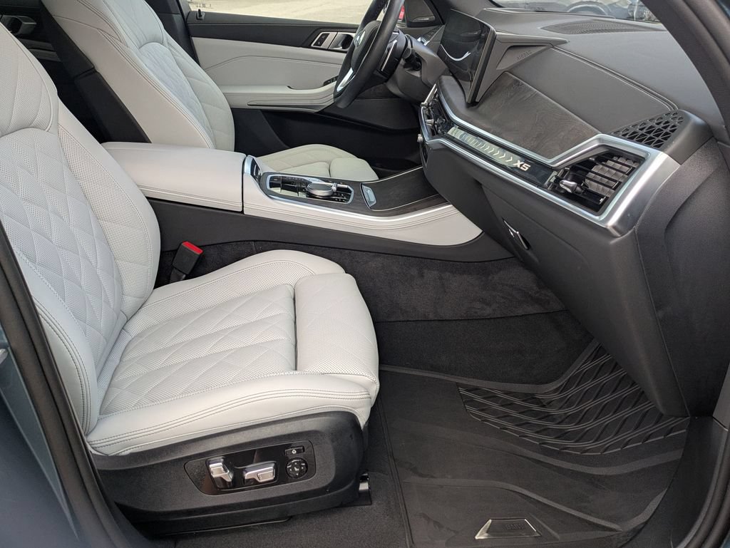 Used 2025 BMW X5 sDrive40i w/ Climate Comfort Package RWD image 24