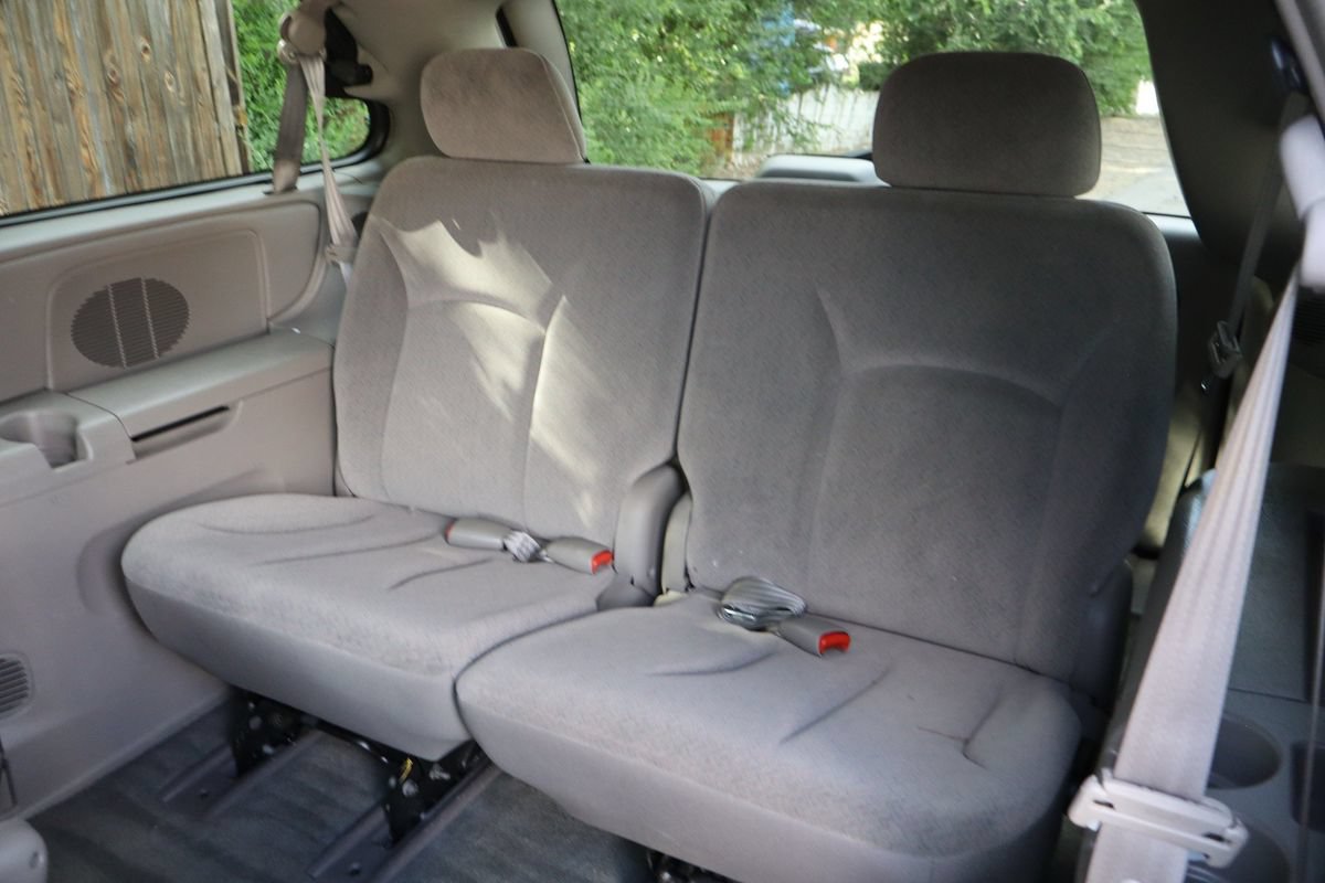 Used 2002 Chrysler Town & Country EX FWD image 21