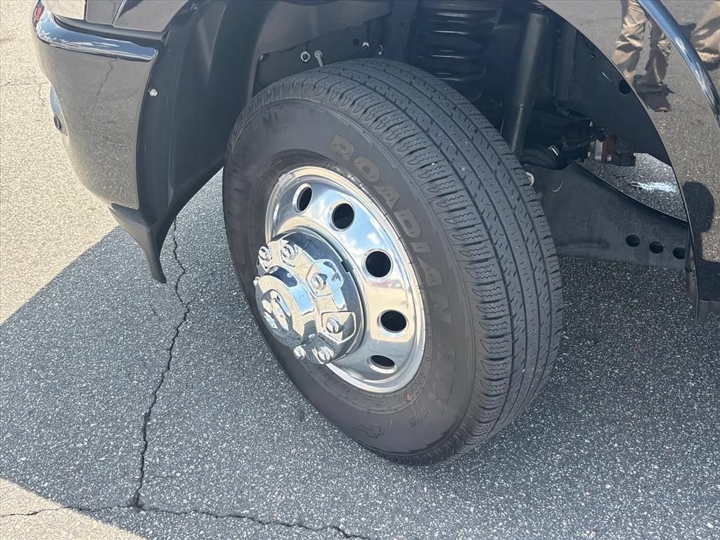 Used 2025 RAM 3500 Limited AWD/4WD image 27