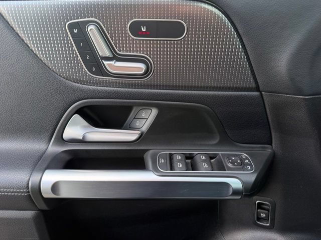 Used 2020 Mercedes-Benz GLB 250 4MATIC image 16