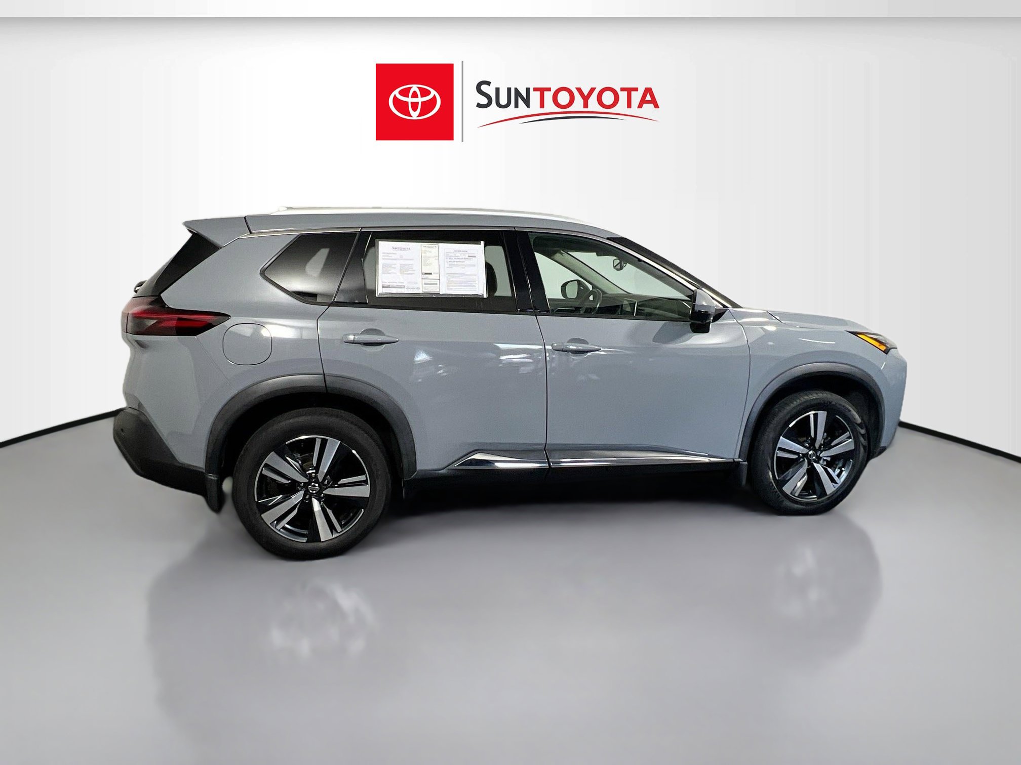 Used 2021 Nissan Rogue SL FWD image 2