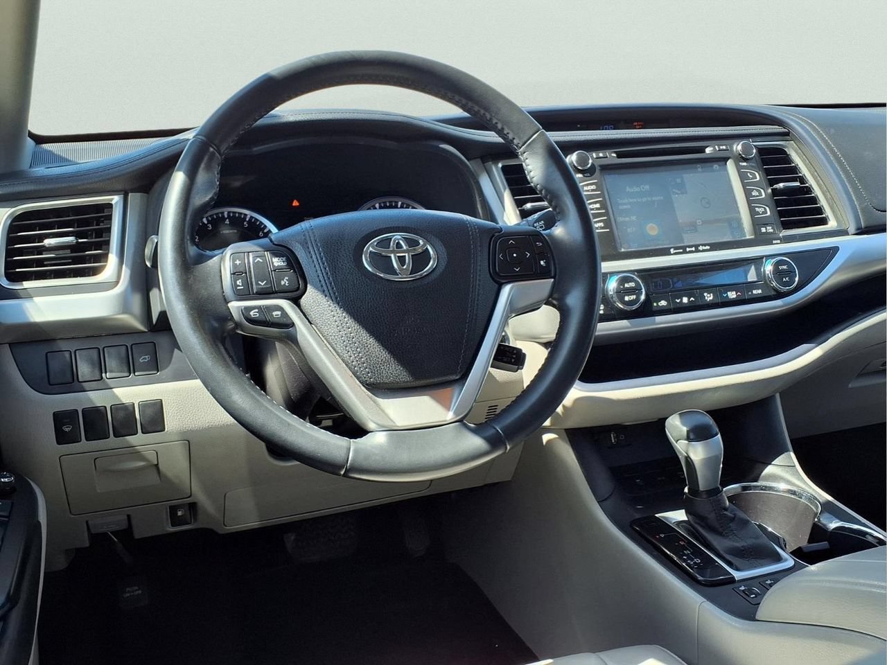 Certified 2016 Toyota Highlander XLE AWD/4WD image 13