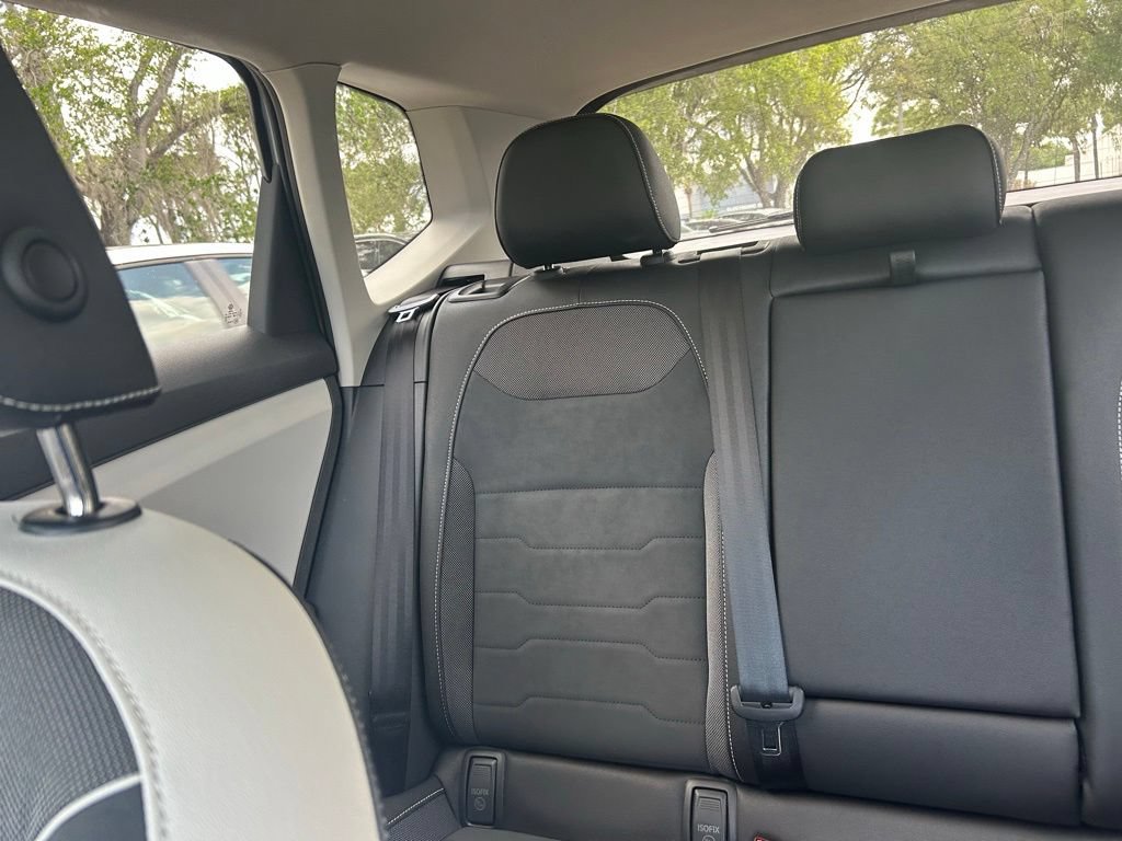 New 2026 Volkswagen Taos SE FWD image 11