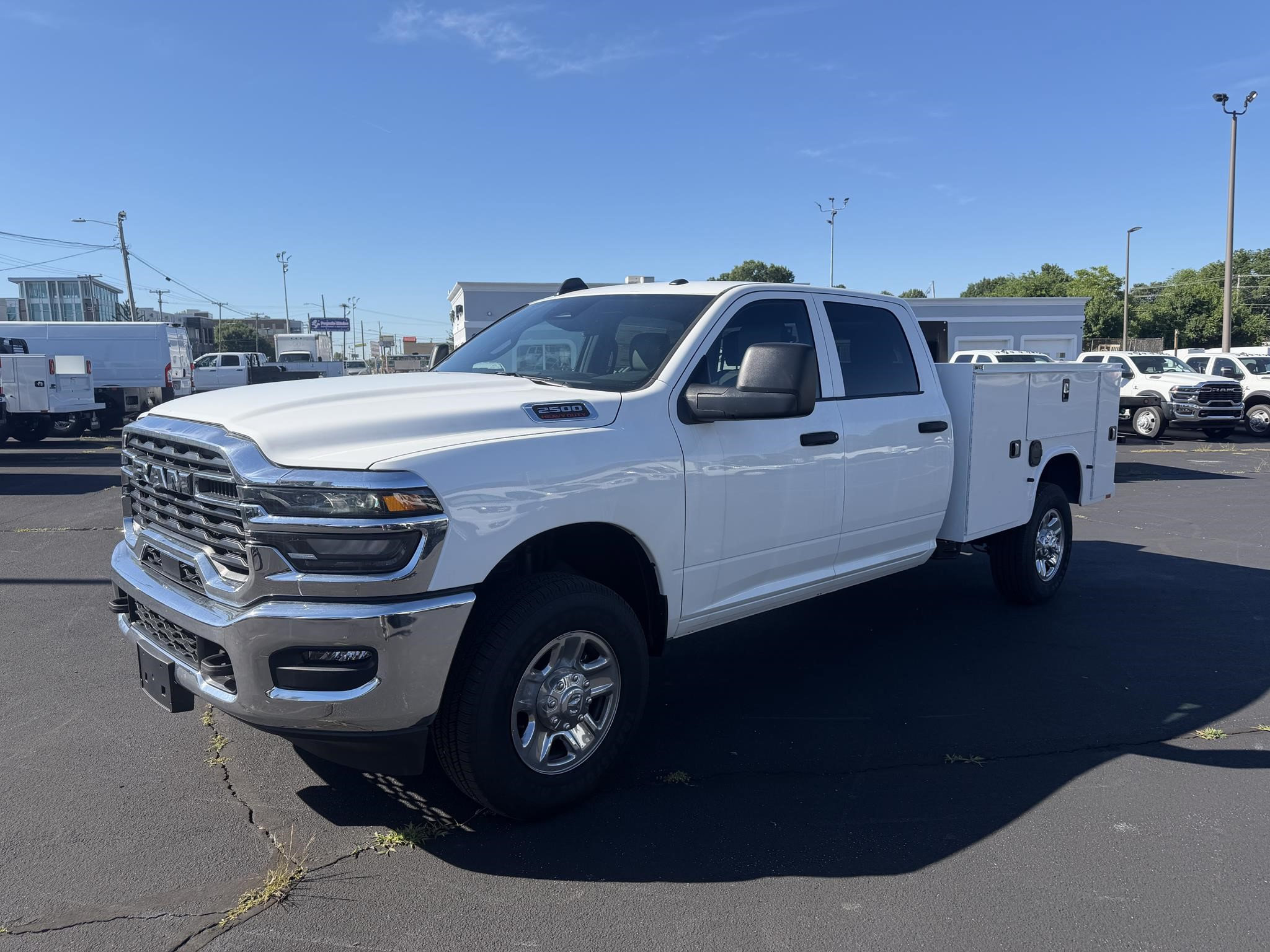 Used 2026 RAM 2500 Tradesman w/ Chrome Appearance Group AWD/4WD image 4