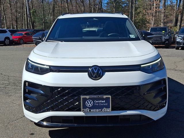 Certified 2025 Volkswagen Tiguan SE R-Line image 3