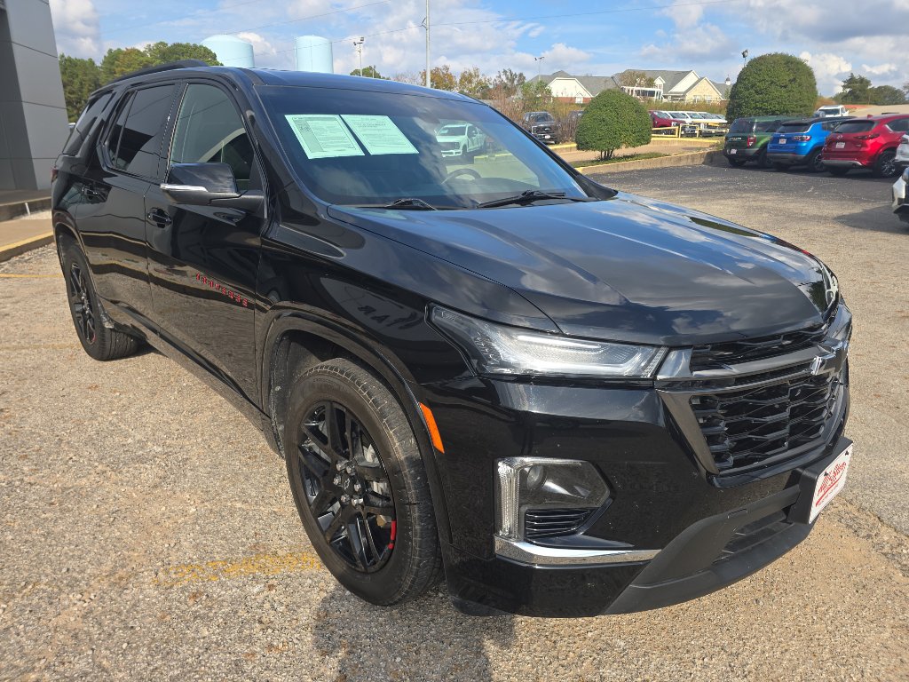 Used 2023 Chevrolet Traverse Premier w/ Redline Edition image 3
