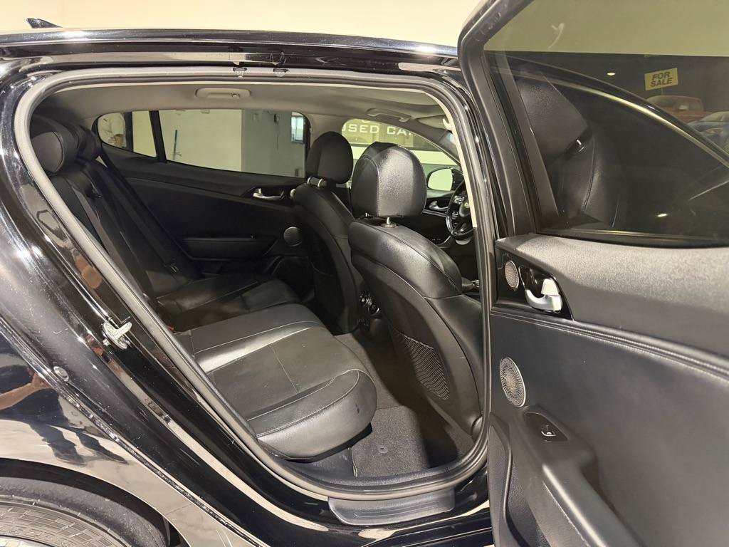 Used 2018 Kia Stinger Premium RWD image 14
