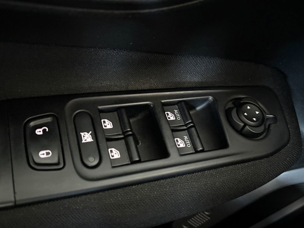 Used 2018 Jeep Renegade Latitude image 11