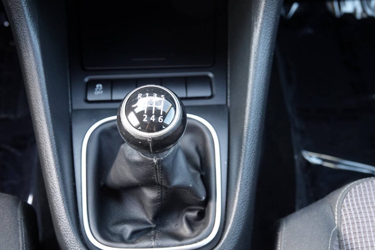 Used 2011 Volkswagen Golf TDI w/ Cold Weather Pkg FWD image 8