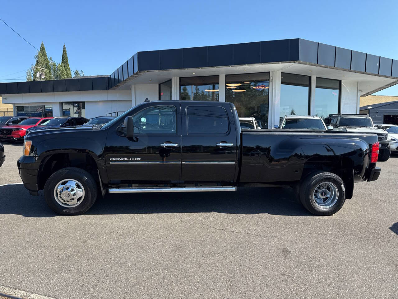 Used 2011 GMC Sierra 3500 Denali image 2