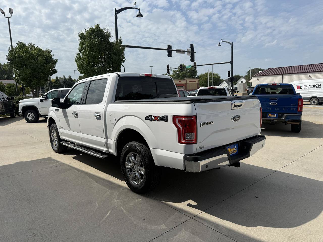 Used 2017 Ford F150 XLT w/ Equipment Group 302A Luxury AWD/4WD image 4