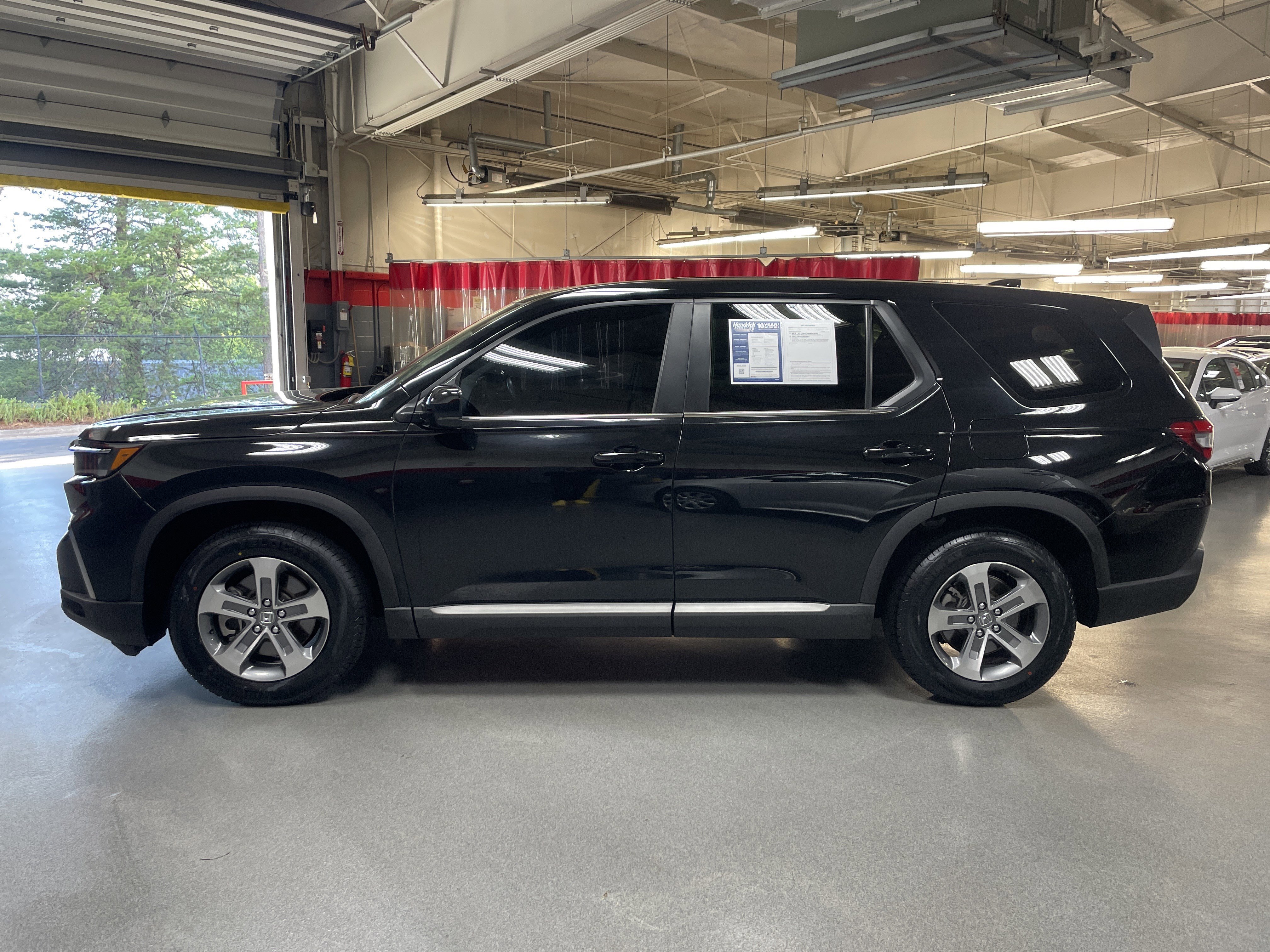 Used 2025 Honda Pilot EX-L image 7