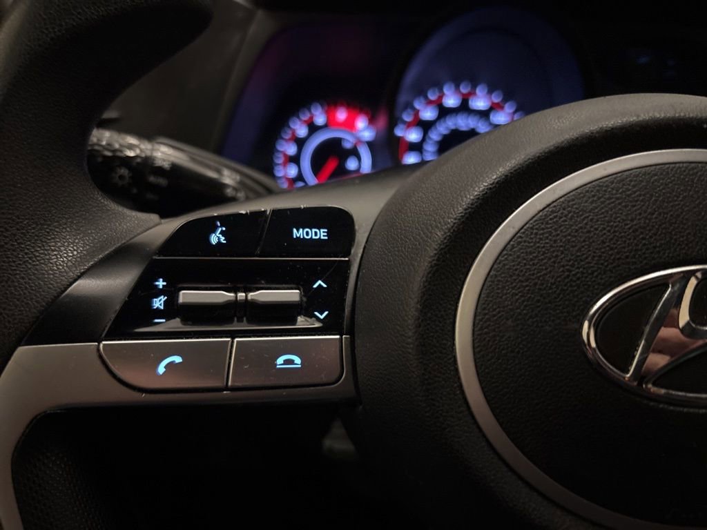 Used 2022 Hyundai Elantra SE image 15