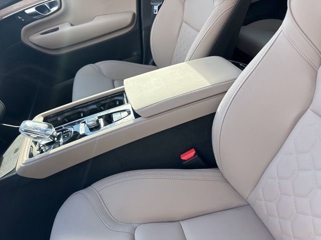 New 2026 Volvo XC90 B6 Plus w/ Protection Package image 16