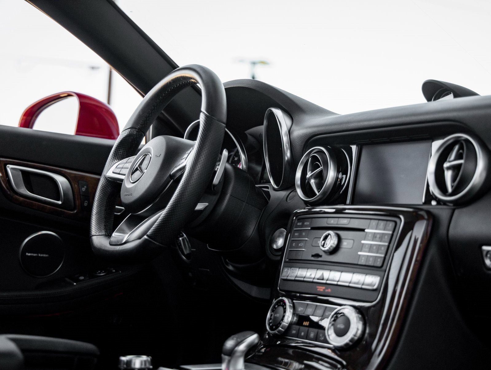 Used 2017 Mercedes-Benz SLC 300 image 35