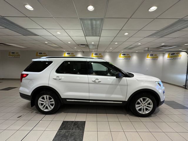Used 2018 Ford Explorer XLT image 3