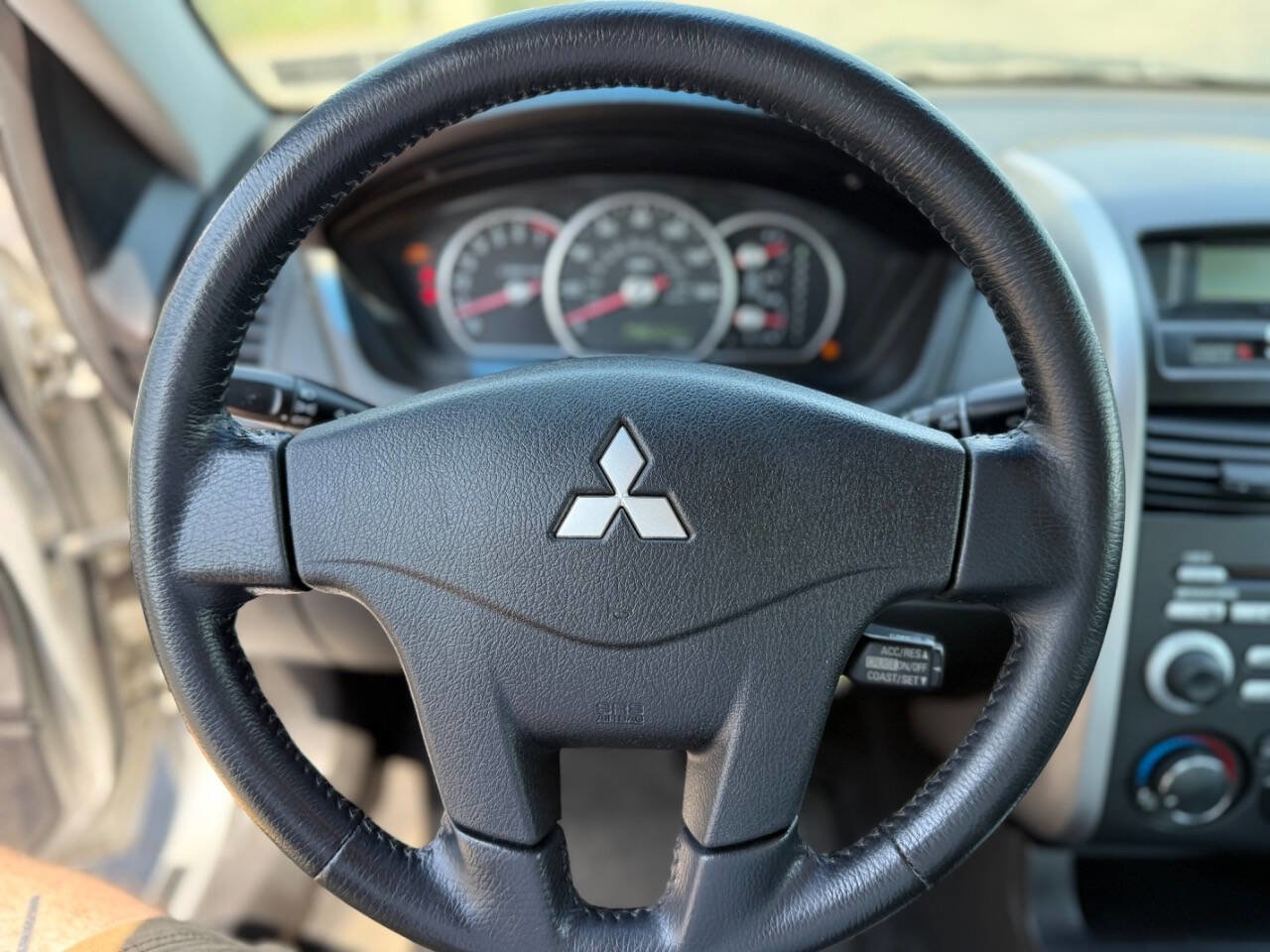 Used 2008 Mitsubishi Galant ES image 16