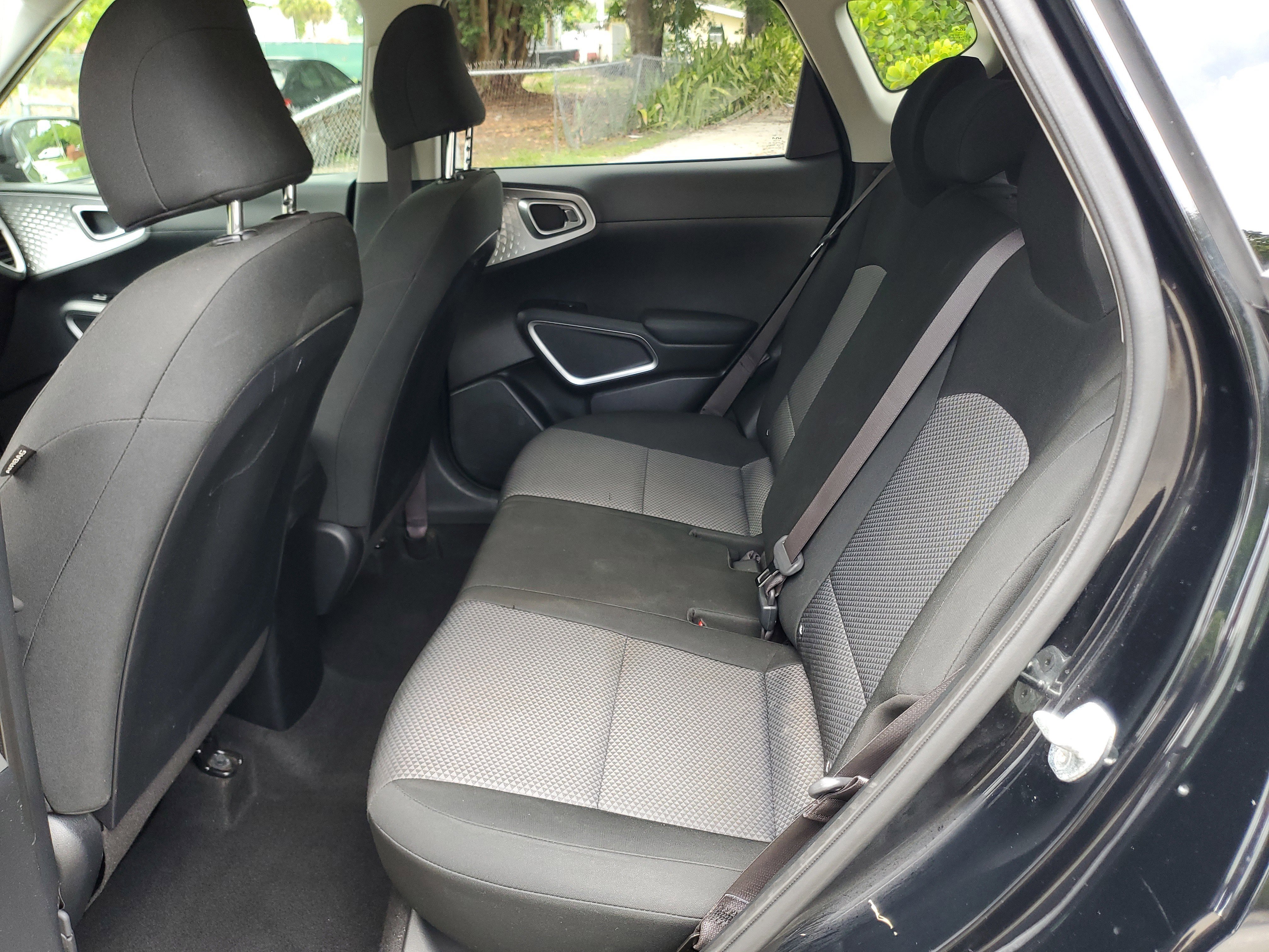 Used 2022 Kia Soul LX image 9