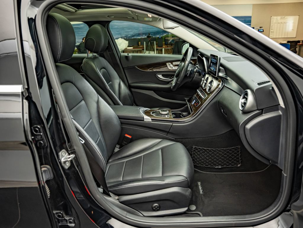 Used 2018 Mercedes-Benz C 300 4MATIC Sedan image 37