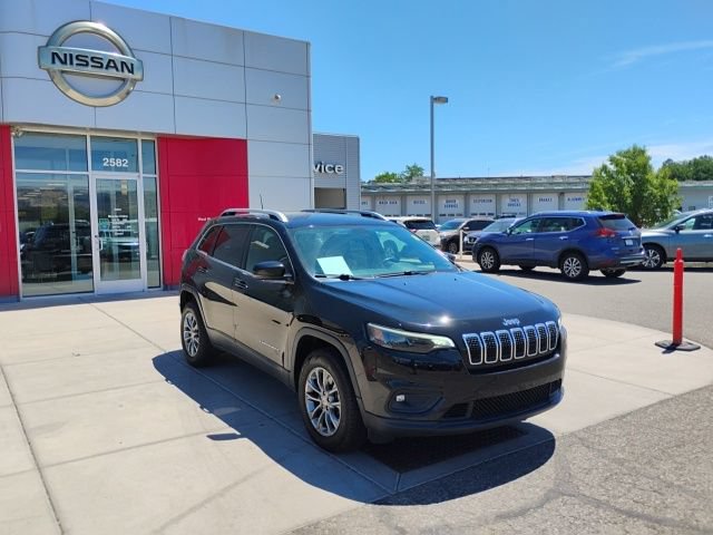Used 2019 Jeep Cherokee Latitude Plus AWD/4WD image 3