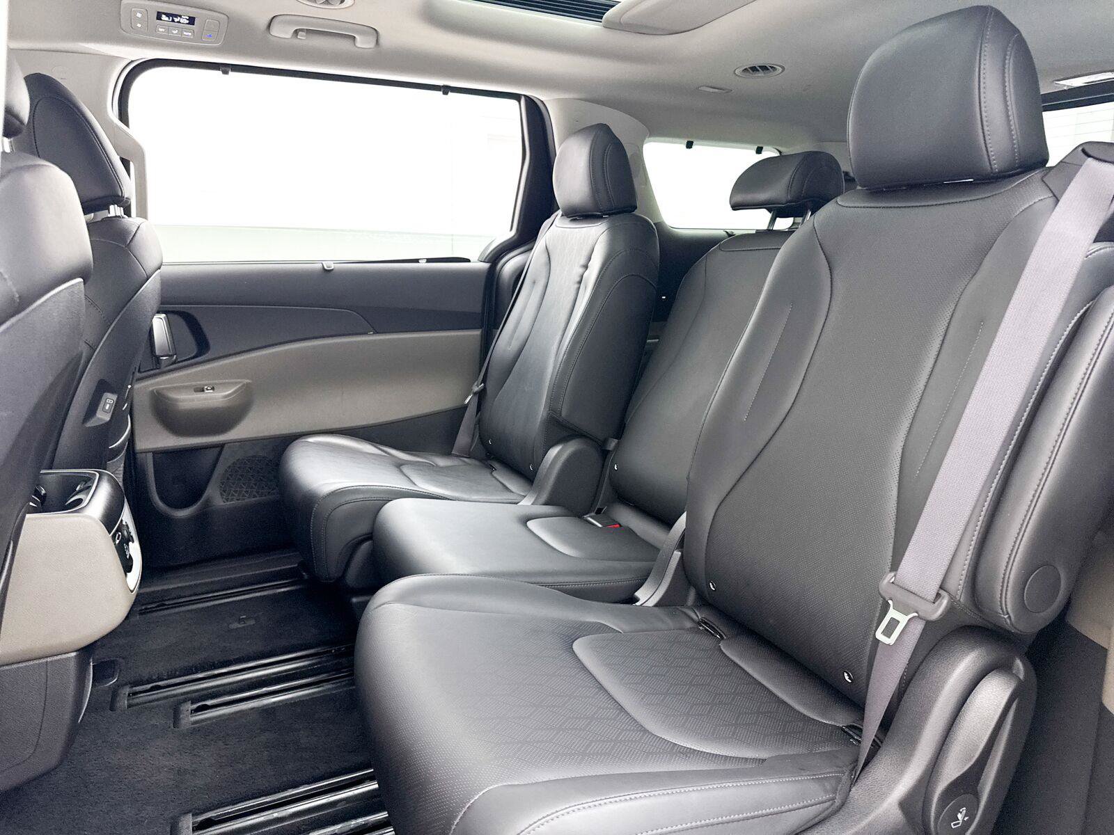 Used 2025 Kia Carnival SX FWD image 34