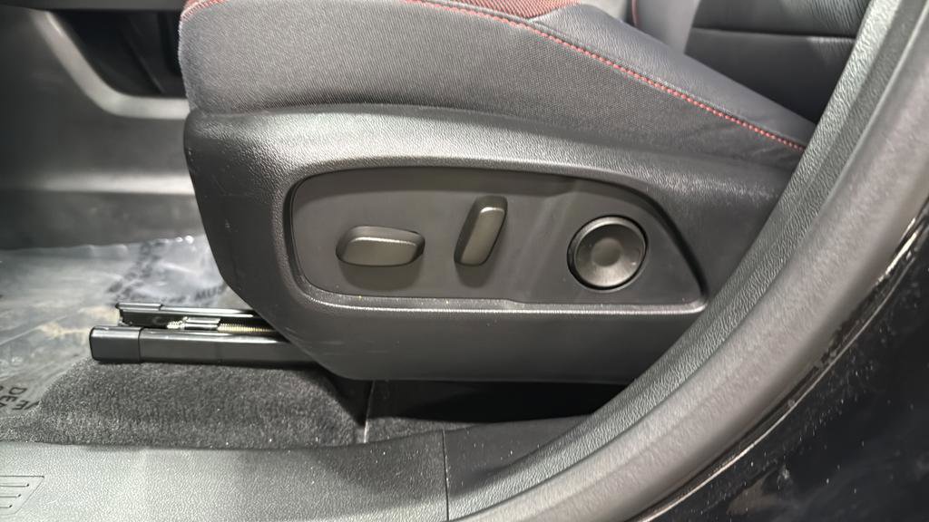 Used 2025 Chevrolet Equinox RS w/ Safety and Technology Package AWD/4WD image 15