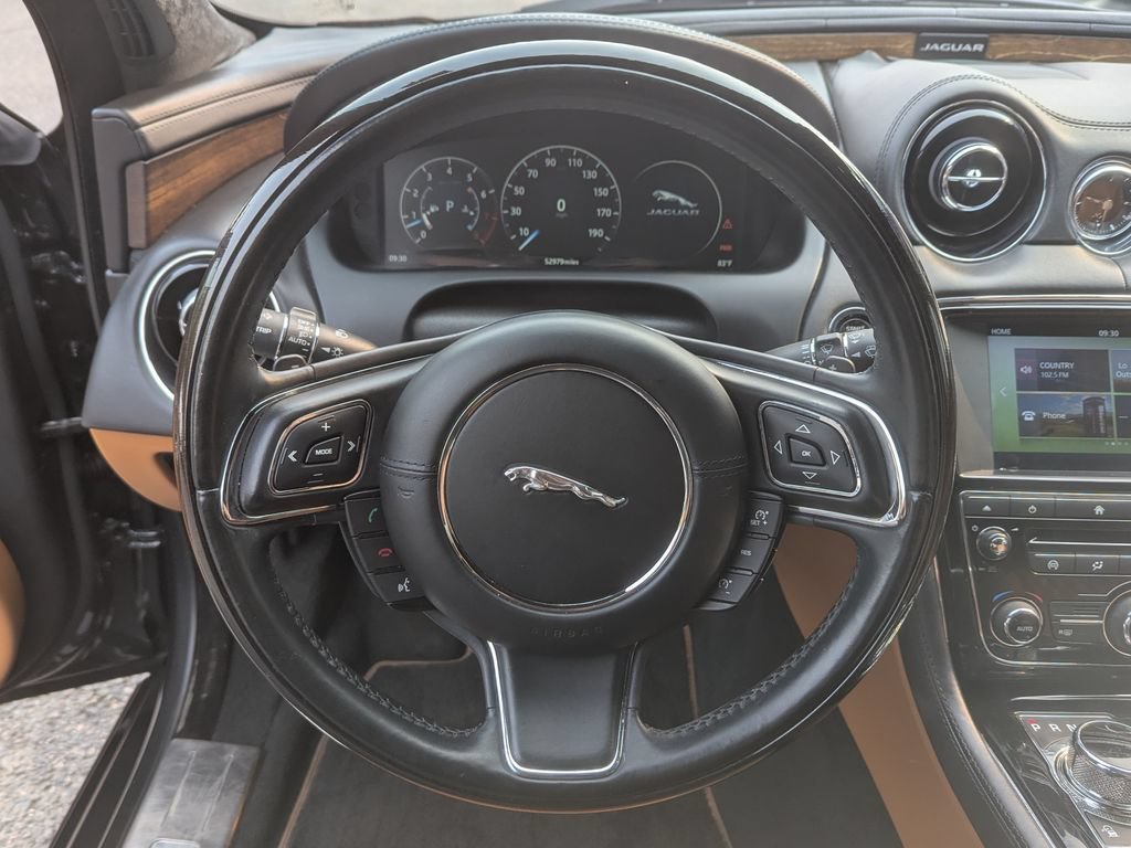 Used 2017 Jaguar XJ L Supercharged RWD image 17