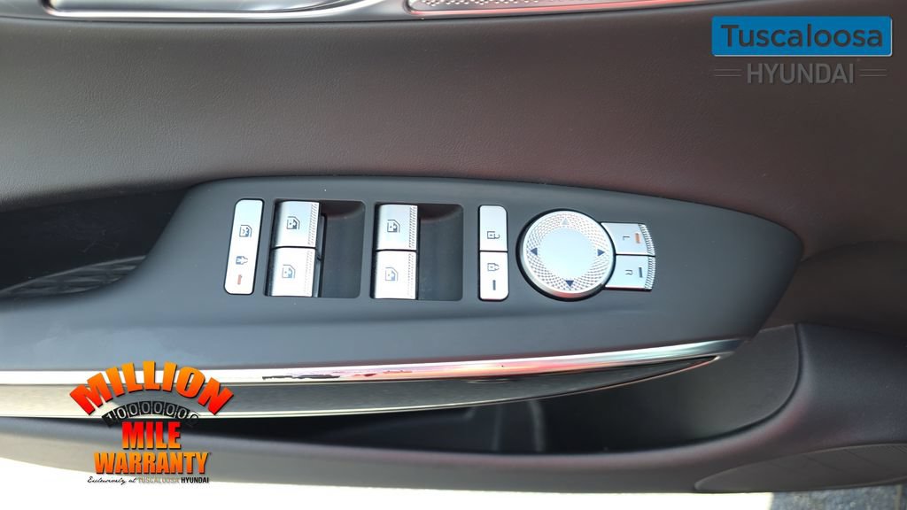 Used 2025 Genesis GV70 2.5T AWD/4WD image 13