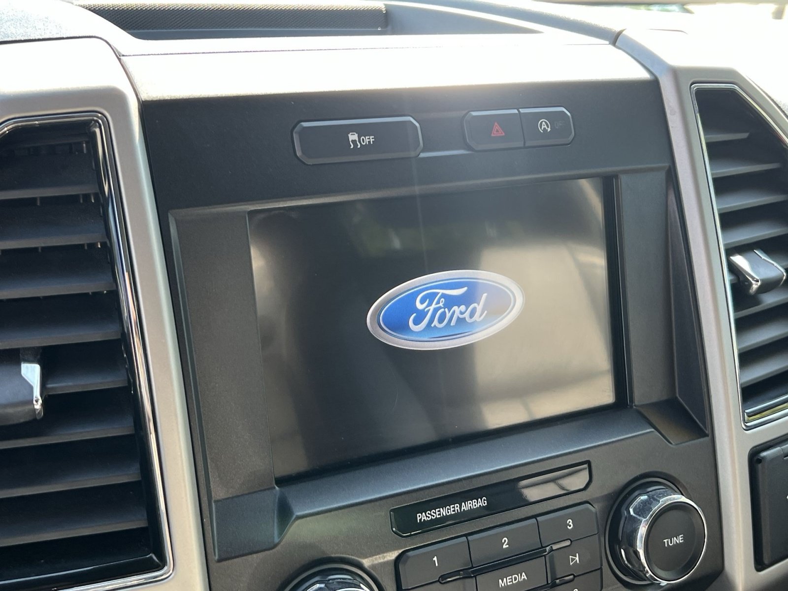 Used 2018 Ford F150 Lariat RWD image 15