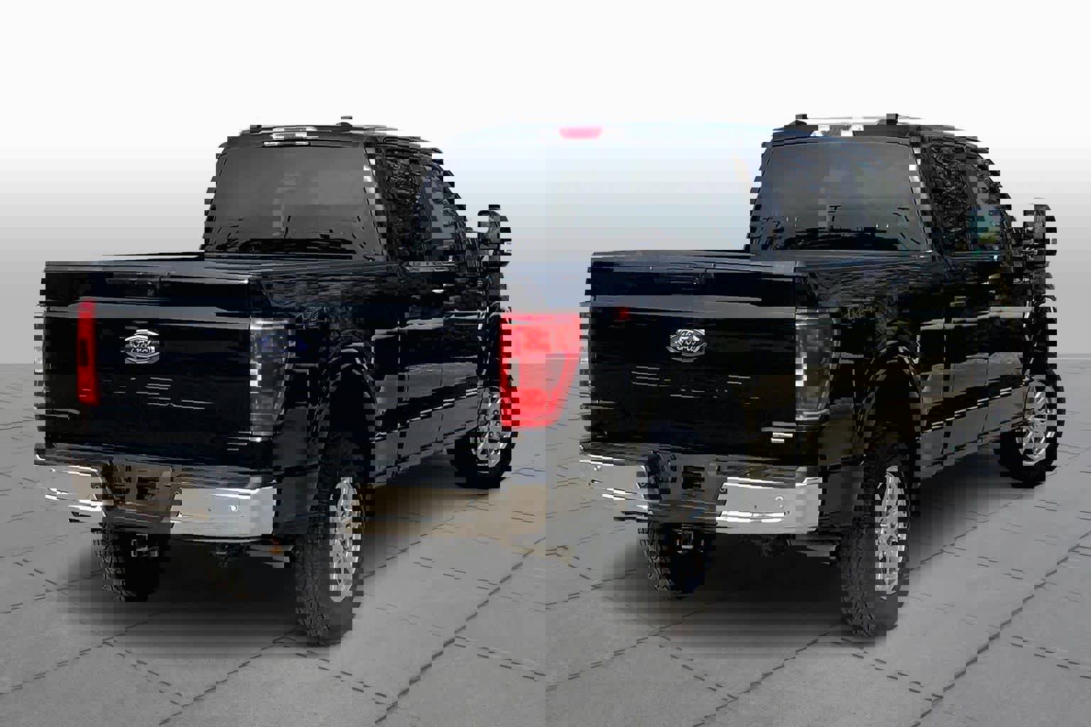 Used 2023 Ford F150 XLT w/ Trailer Tow Package image 12