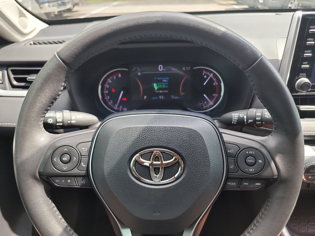 Used 2020 Toyota RAV4 Limited FWD image 28