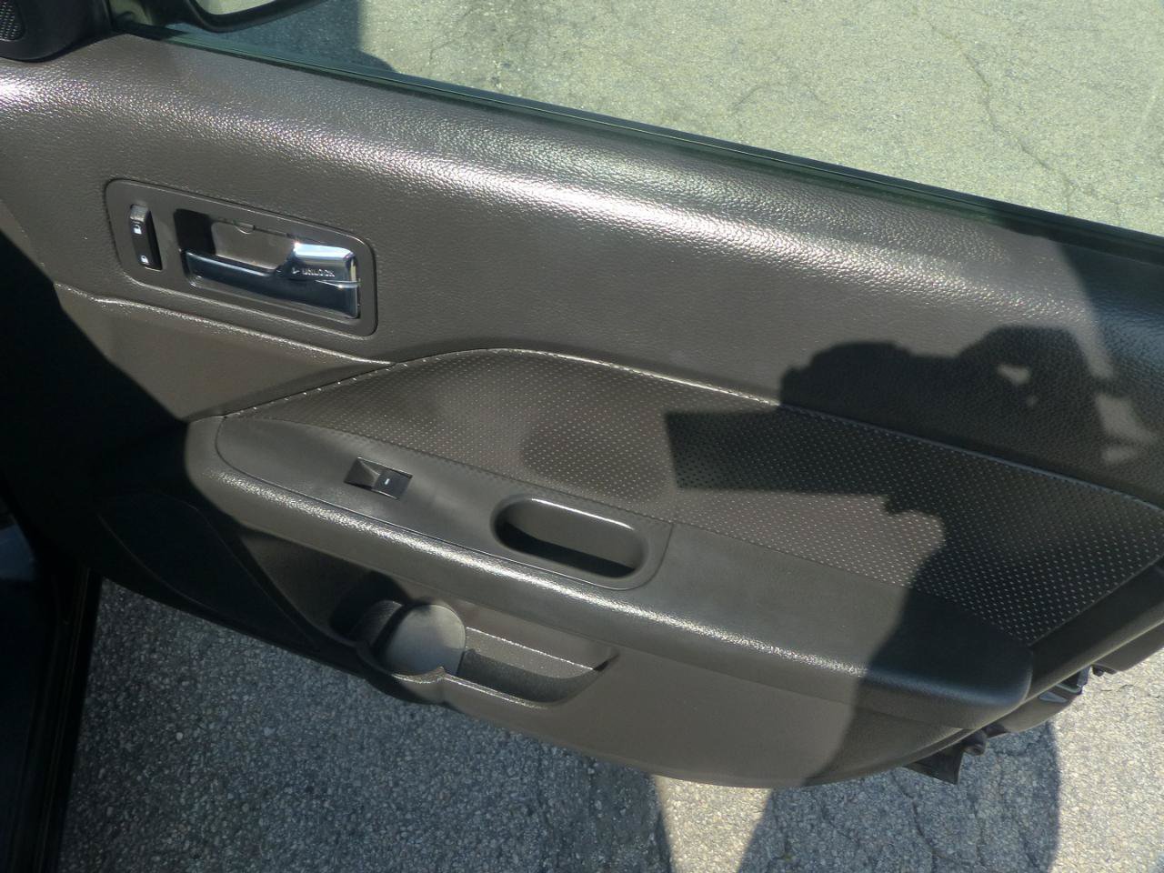 Used 2006 Ford Fusion SEL FWD image 16