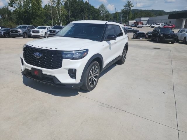 Certified 2025 Ford Explorer ST-Line AWD/4WD image 5