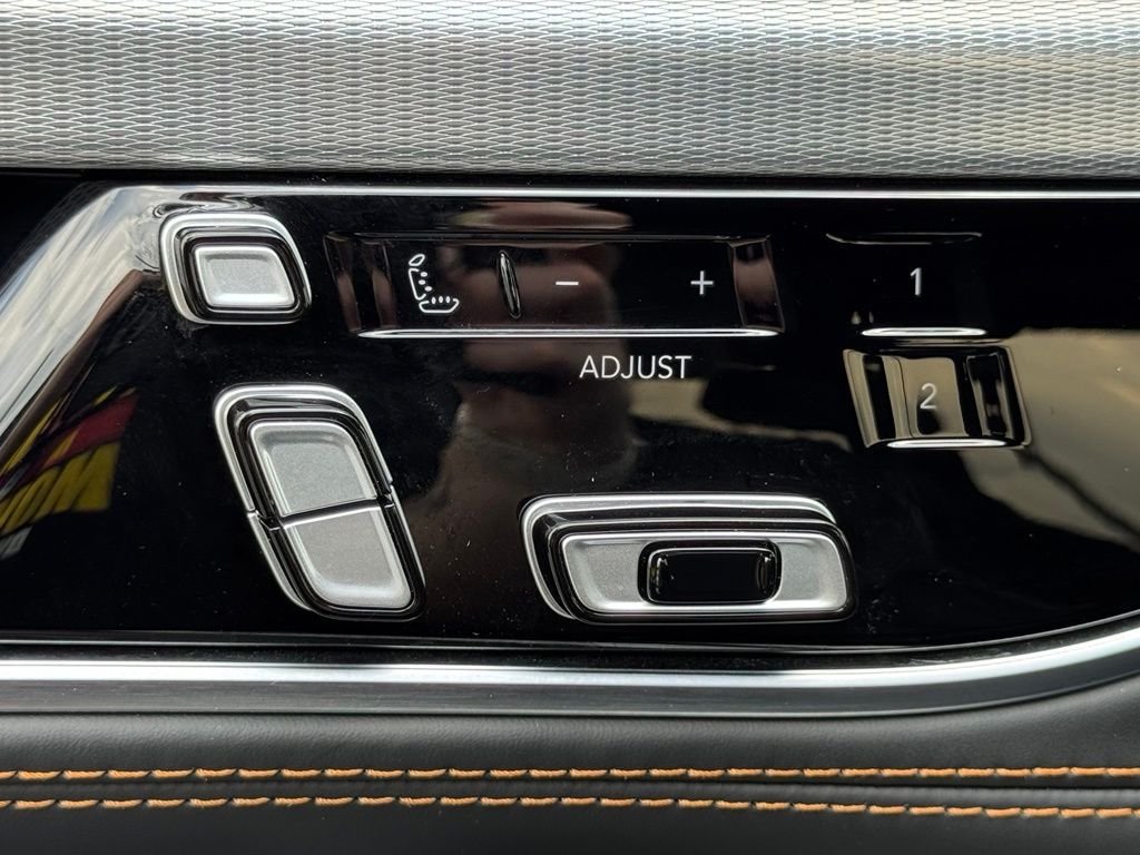 Used 2023 Jeep Grand Wagoneer Series III AWD/4WD image 21