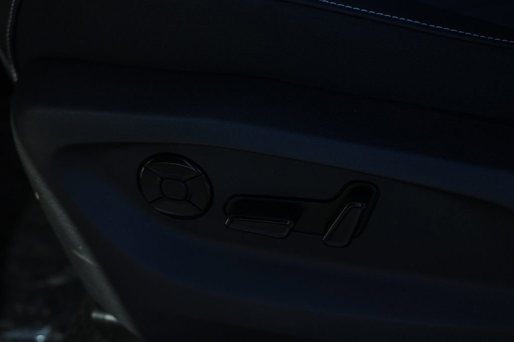 New 2026 Volkswagen Tiguan SE image 32