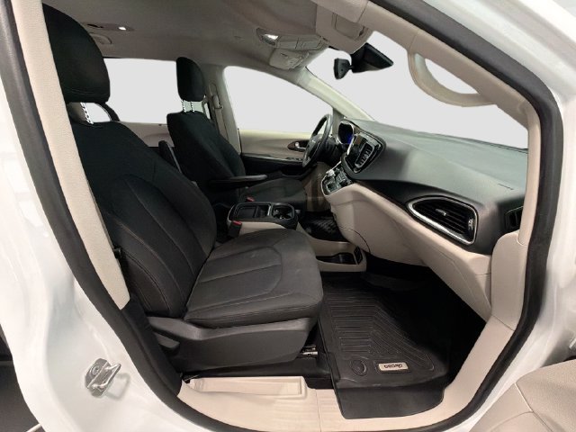 Used 2019 Chrysler Pacifica Touring Plus w/ Advanced Safetytec Group FWD image 25
