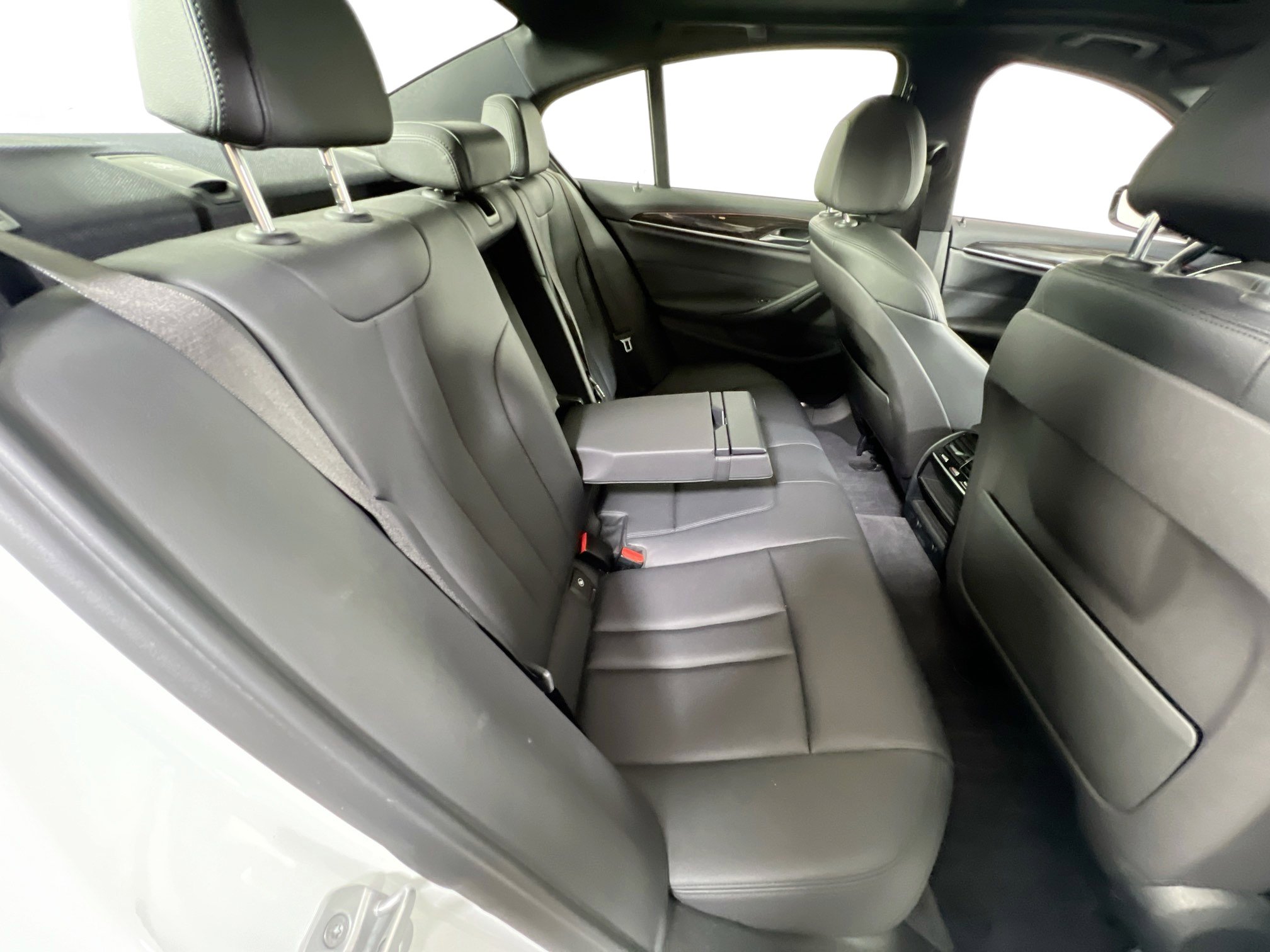 Used 2018 BMW 530i xDrive AWD/4WD image 27